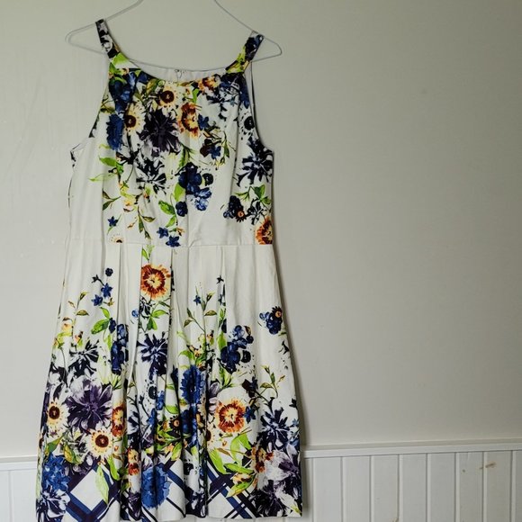 Dress - Picture 2 of 5